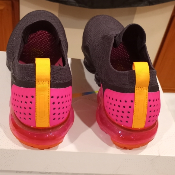 VAPORMAX - Picture 3 of 7